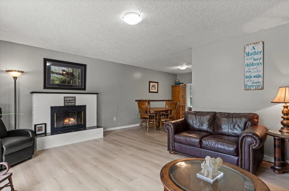 300 ROBERTSON CRESCENT, Hope BC V0X 1L4, Hope BC — Residential for Sale — Photo 16 of 39