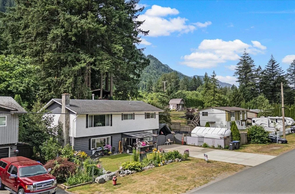 300 ROBERTSON CRESCENT, Hope BC V0X 1L4, Hope BC — Residential for Sale — Photo 33 of 39