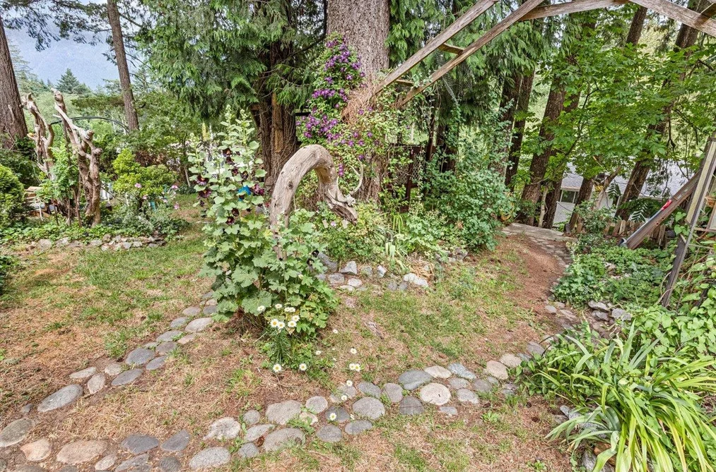 300 ROBERTSON CRESCENT, Hope BC V0X 1L4, Hope BC — Residential for Sale — Photo 35 of 39