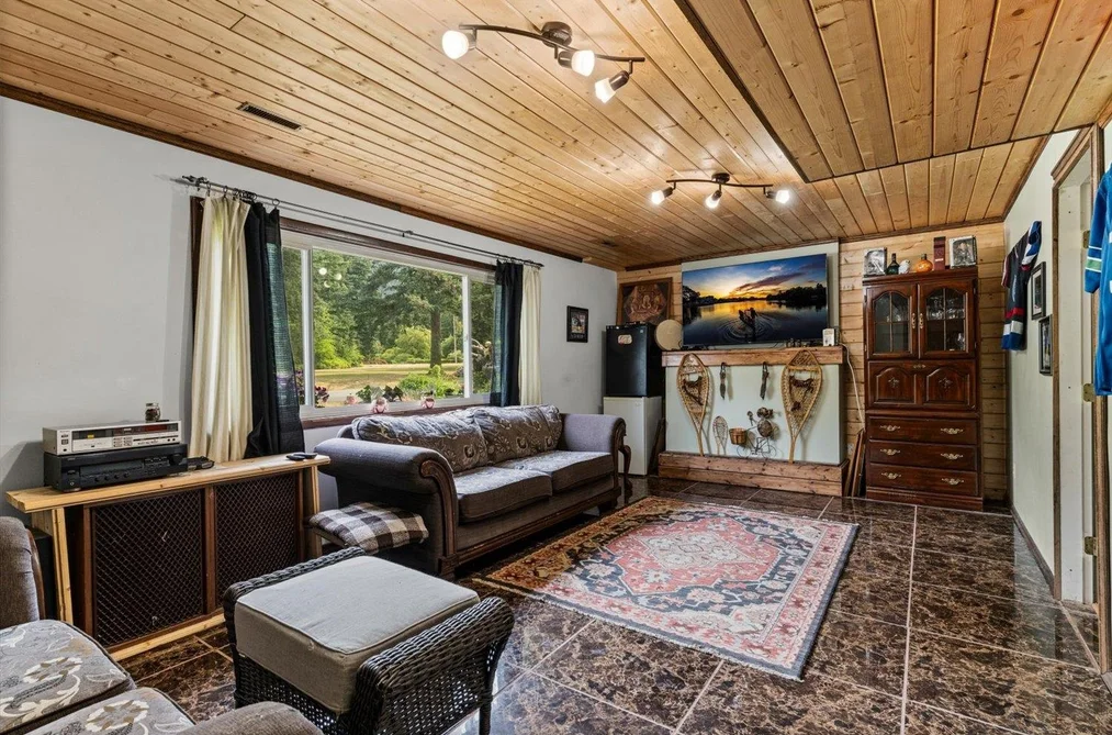 300 ROBERTSON CRESCENT, Hope BC V0X 1L4, Hope BC — Residential for Sale — Photo 5 of 39