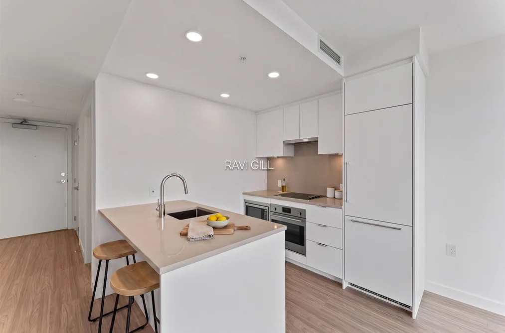 Condo for sale at 3003 13675 107a Avenue Surrey British Columbia - MLS: R3130578