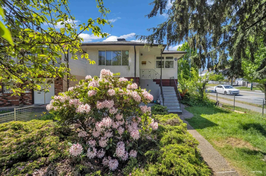 House for sale at 3006 E 27th Avenue Vancouver British Columbia - MLS: R3120223