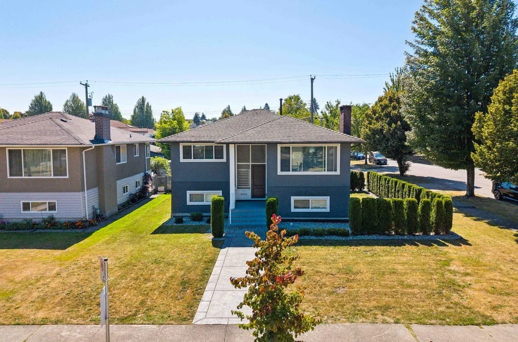 House for sale at 3006 E Georgia Street Vancouver British Columbia - MLS: R3158296