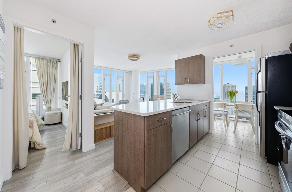 3007 610 GRANVILLE STREET, Vancouver BC V6C 3T3, Vancouver BC — Residential for Sale - Photo 2