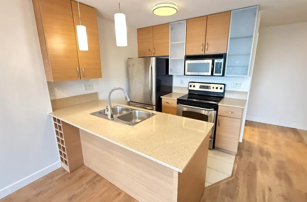 3008 909 MAINLAND STREET, Vancouver BC V6B 1S3, Vancouver BC — Residential for Sale - Photo 2