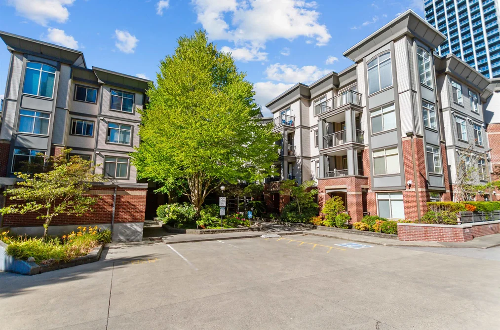 Condo for sale at 301 10499 University Drive Surrey British Columbia - MLS: R3166210