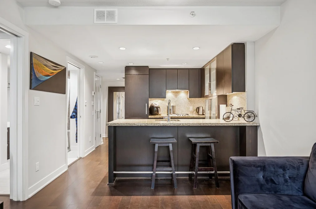 301 1055 RICHARDS STREET, Vancouver BC V6B 0C2, Vancouver BC — Residential for Sale - Photo 2