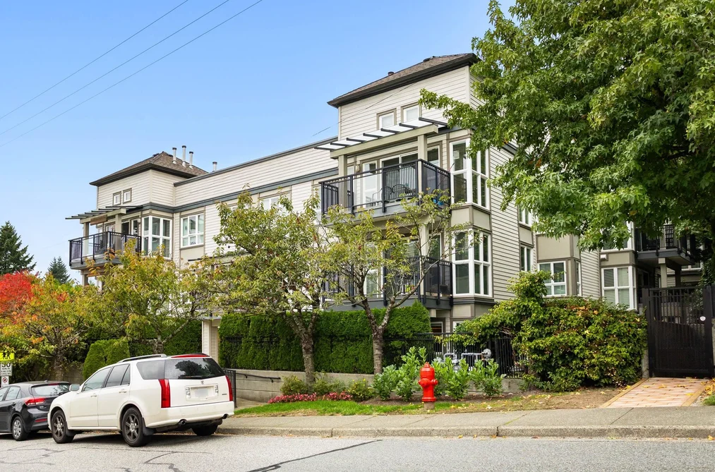301 106 W KINGS ROAD, North Vancouver BC V7N 2L8, North Vancouver BC — Residential for Sale - Photo 2