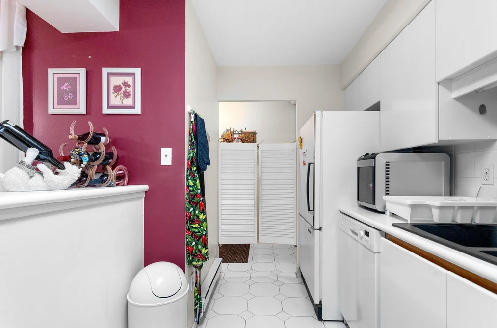301 106 W KINGS ROAD, North Vancouver BC V7N 2L8, North Vancouver BC — Residential for Sale - Photo 6
