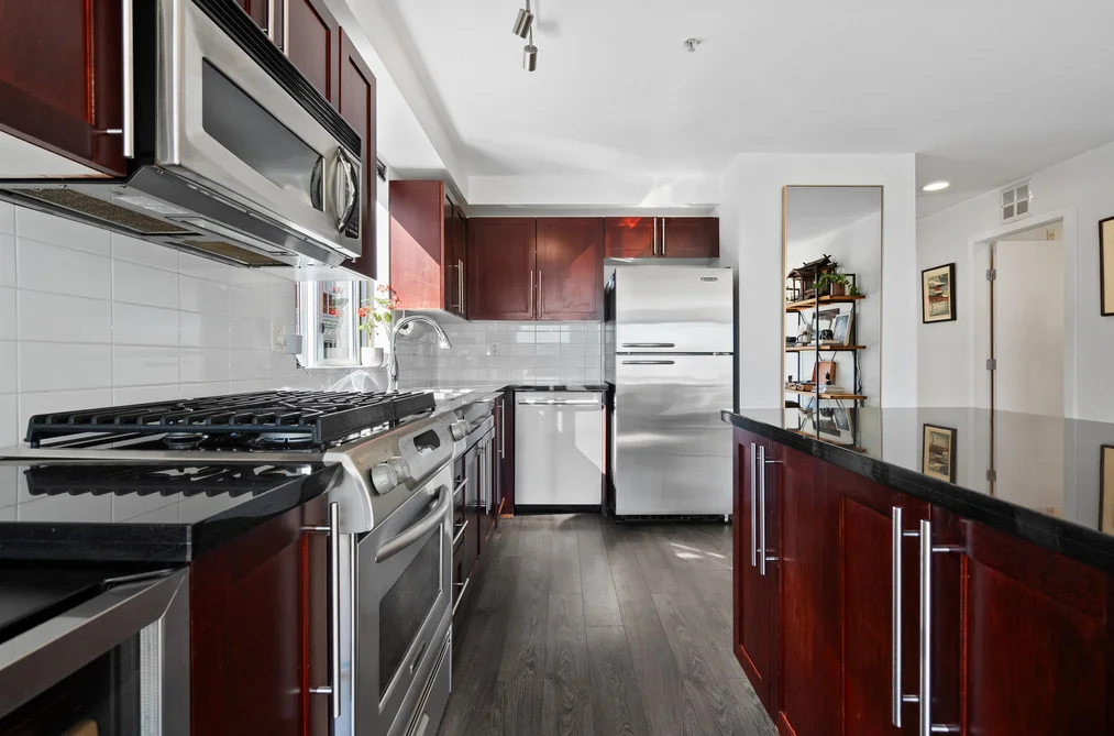 301 122 E 3RD STREET, North Vancouver BC V7L 1E6, North Vancouver BC — Residential for Sale — Photo 10 of 32