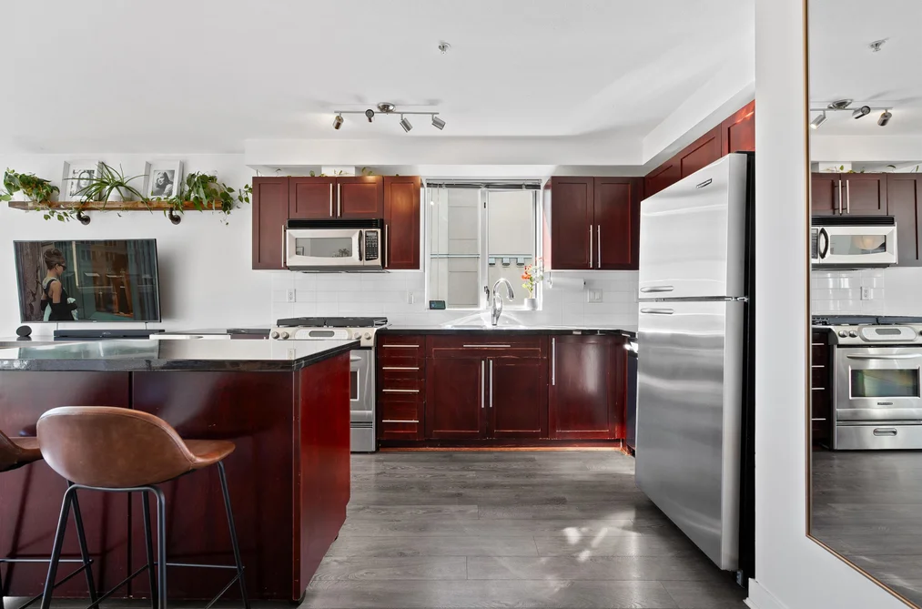301 122 E 3RD STREET, North Vancouver BC V7L 1E6, North Vancouver BC — Residential for Sale — Photo 9 of 32