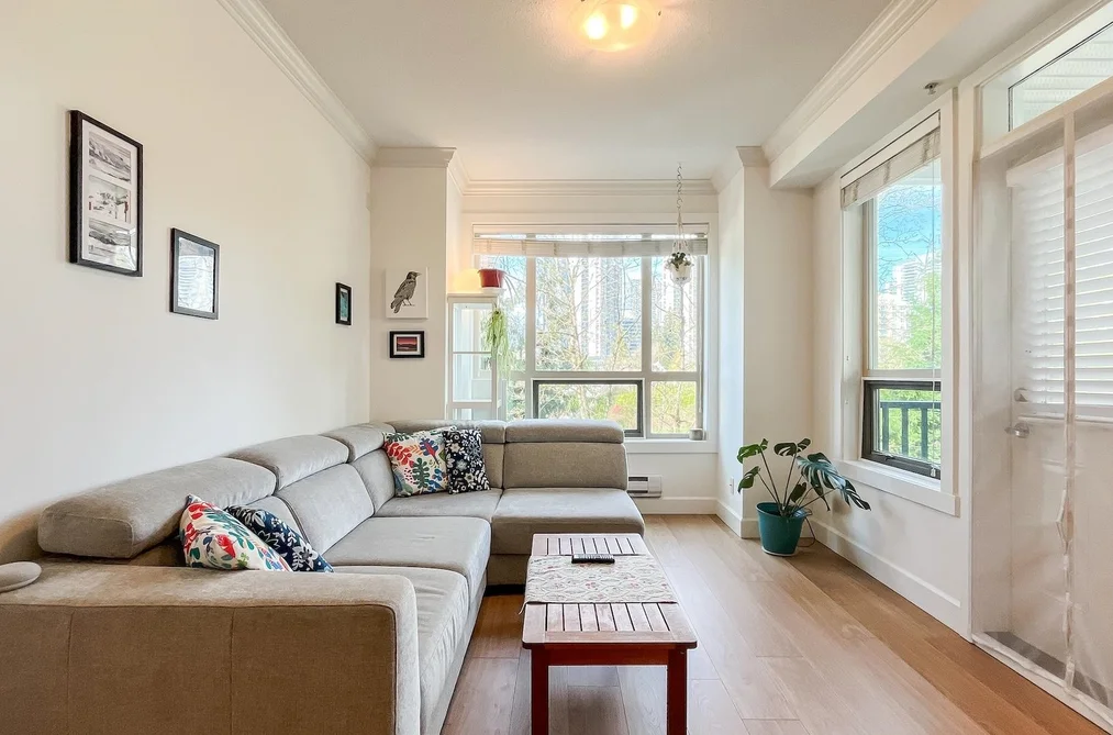 Condo for sale at 301 13897 Fraser Highway Surrey British Columbia - MLS: R3110795
