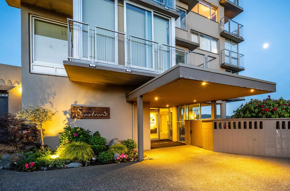301 150 24TH STREET, West Vancouver BC V7V 4G8, West Vancouver BC — Residential for Sale - Photo 2