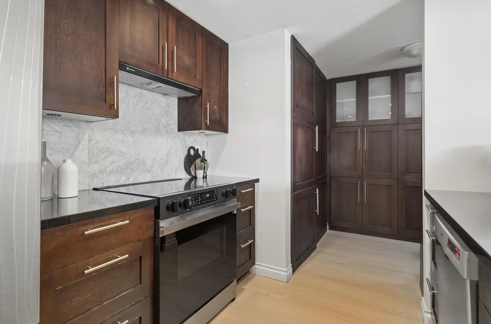 301 1502 ISLAND PARK WALK, Vancouver BC V6H 3Z8, Vancouver BC — Residential for Sale — Photo 12 of 37