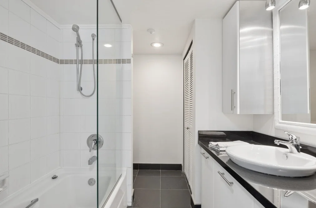 301 1502 ISLAND PARK WALK, Vancouver BC V6H 3Z8, Vancouver BC — Residential for Sale — Photo 20 of 37