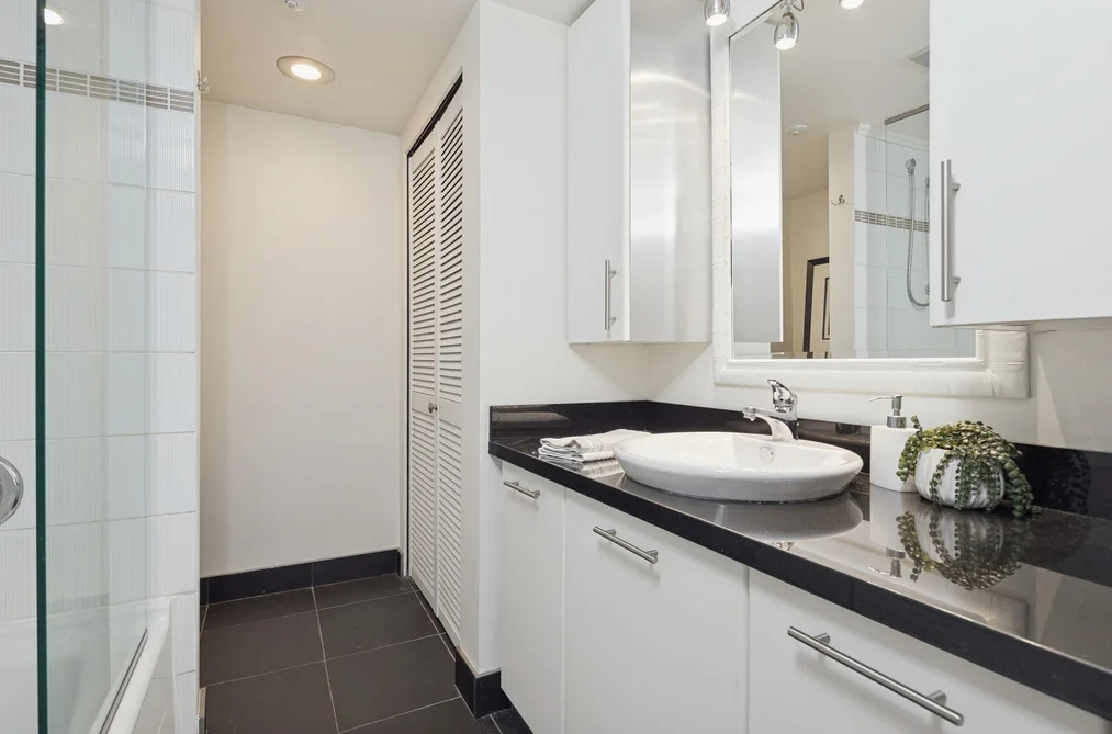 301 1502 ISLAND PARK WALK, Vancouver BC V6H 3Z8, Vancouver BC — Residential for Sale — Photo 21 of 37