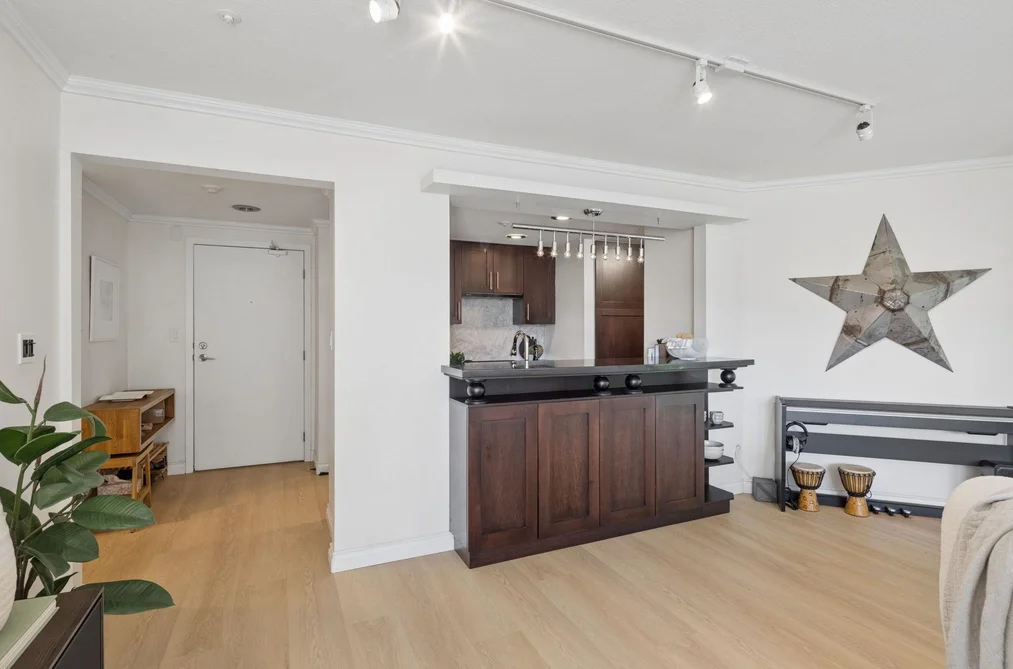 301 1502 ISLAND PARK WALK, Vancouver BC V6H 3Z8, Vancouver BC — Residential for Sale — Photo 9 of 37