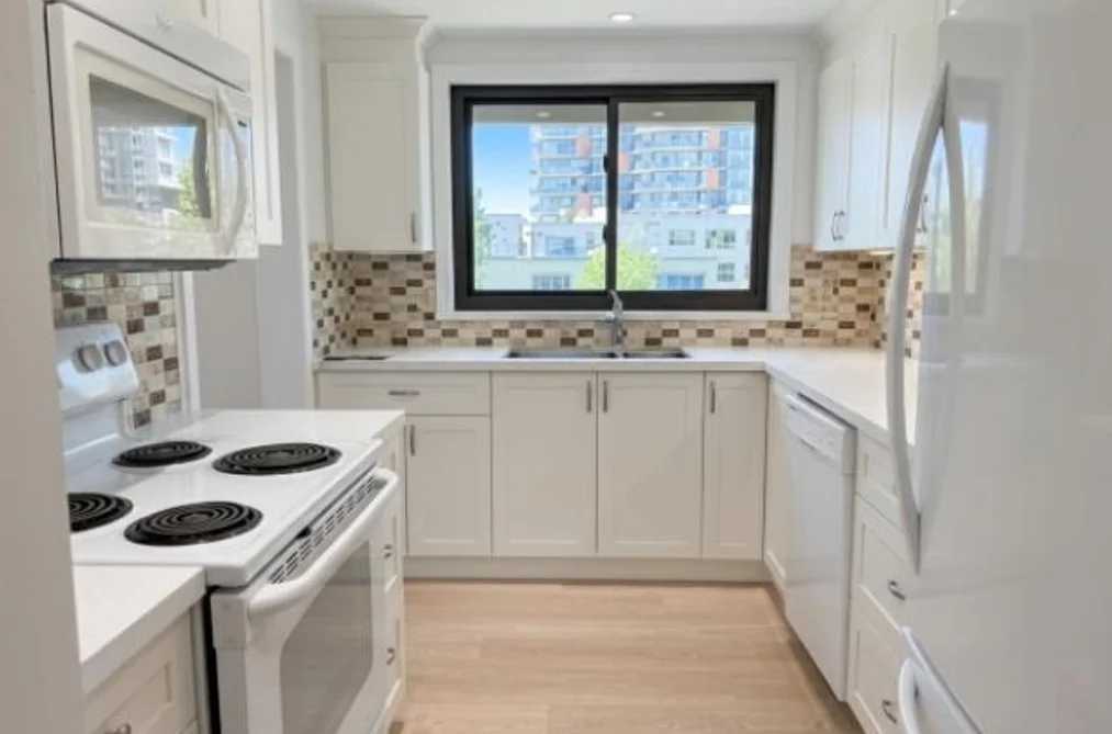 Condo for sale at 301 15317 Thrift Avenue White Rock British Columbia - MLS: R3116013