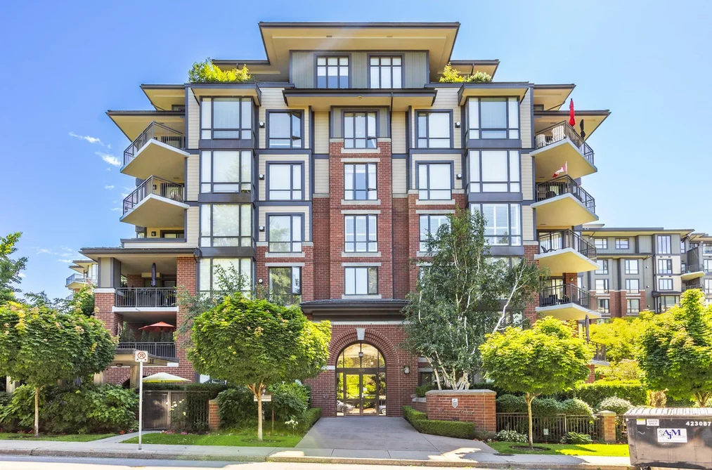 Condo for sale at 301 1580 Martin Street White Rock British Columbia - MLS: R3123941