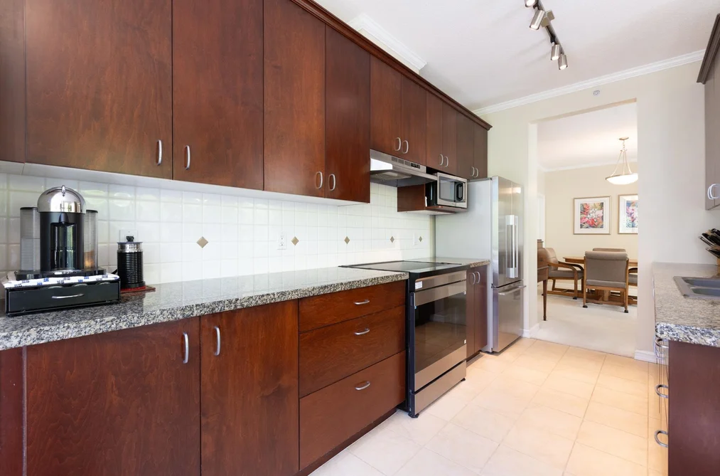 301 1580 MARTIN STREET, White Rock BC V4B 5M3, White Rock BC — Residential for Sale — Photo 11 of 40