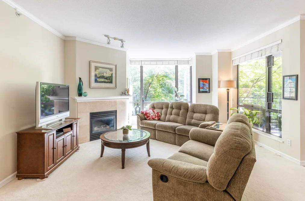 301 1580 MARTIN STREET, White Rock BC V4B 5M3, White Rock BC — Residential for Sale - Photo 2