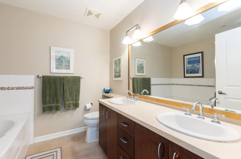 301 1580 MARTIN STREET, White Rock BC V4B 5M3, White Rock BC — Residential for Sale — Photo 22 of 40