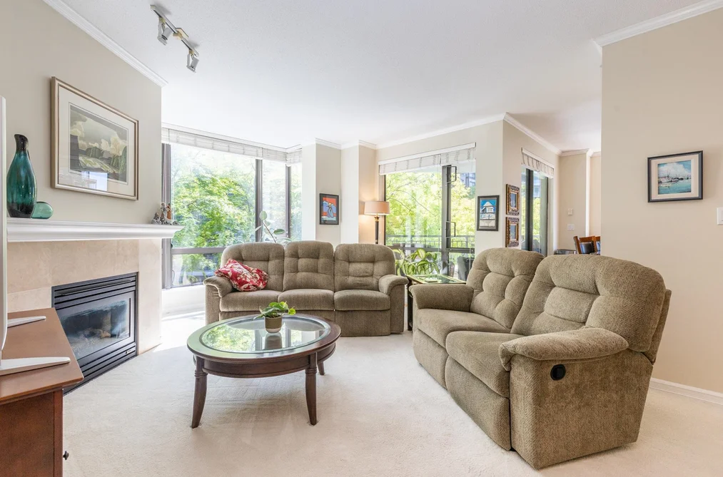 301 1580 MARTIN STREET, White Rock BC V4B 5M3, White Rock BC — Residential for Sale — Photo 3 of 40