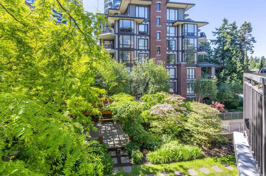 301 1580 MARTIN STREET, White Rock BC V4B 5M3, White Rock BC — Residential for Sale — Photo 37 of 40