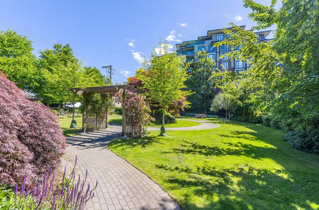 301 1580 MARTIN STREET, White Rock BC V4B 5M3, White Rock BC — Residential for Sale — Photo 38 of 40
