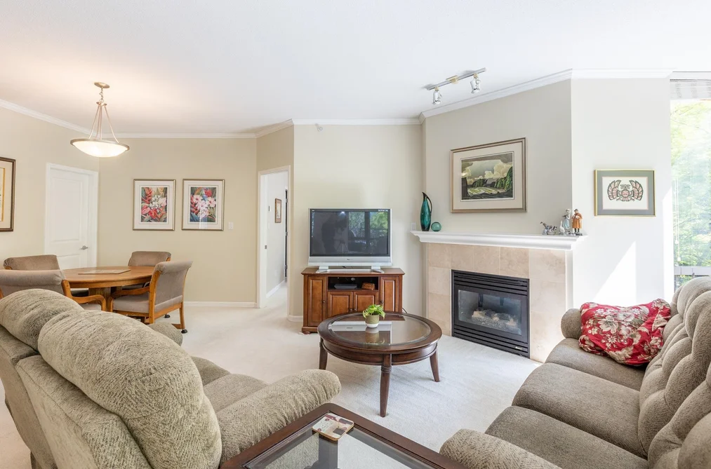 301 1580 MARTIN STREET, White Rock BC V4B 5M3, White Rock BC — Residential for Sale — Photo 4 of 40