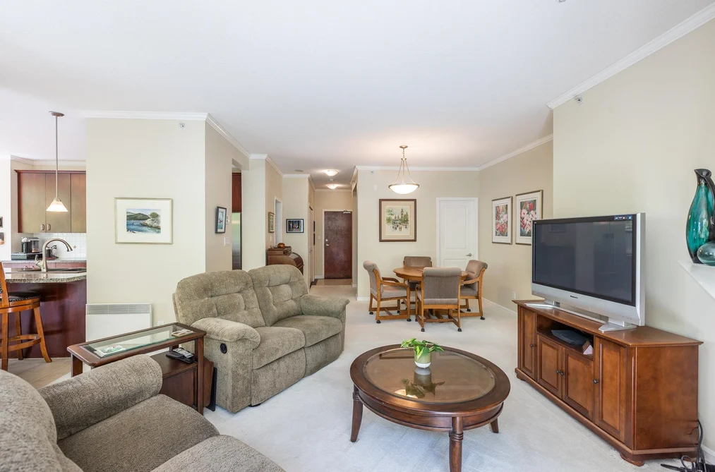 301 1580 MARTIN STREET, White Rock BC V4B 5M3, White Rock BC — Residential for Sale — Photo 5 of 40