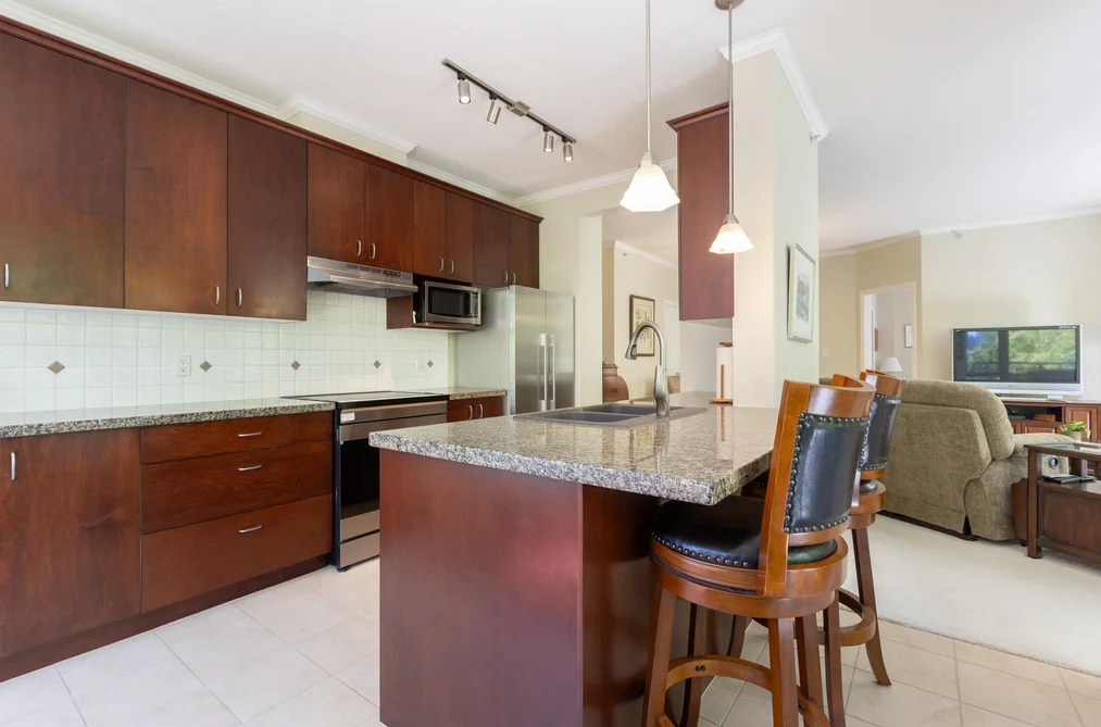 301 1580 MARTIN STREET, White Rock BC V4B 5M3, White Rock BC — Residential for Sale — Photo 8 of 40