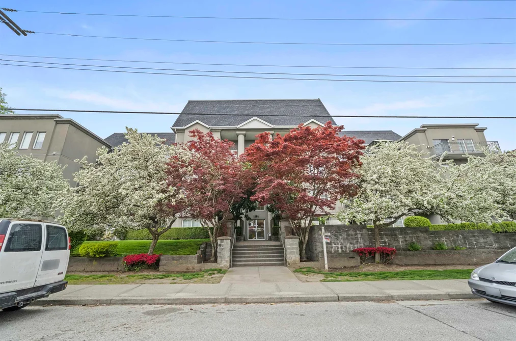 Condo for sale at 301 1669 Grant Avenue Port Coquitlam British Columbia - MLS: R3114589