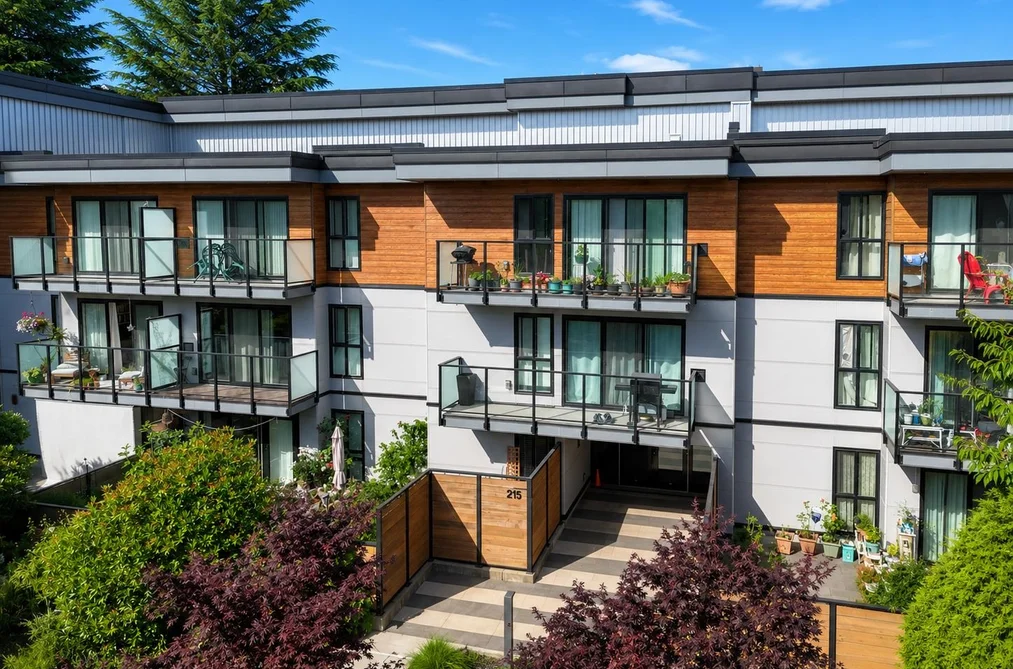 301 215 MOWAT STREET, New Westminster BC V3M 4B1, New Westminster BC — Residential for Sale — Photo 3 of 22