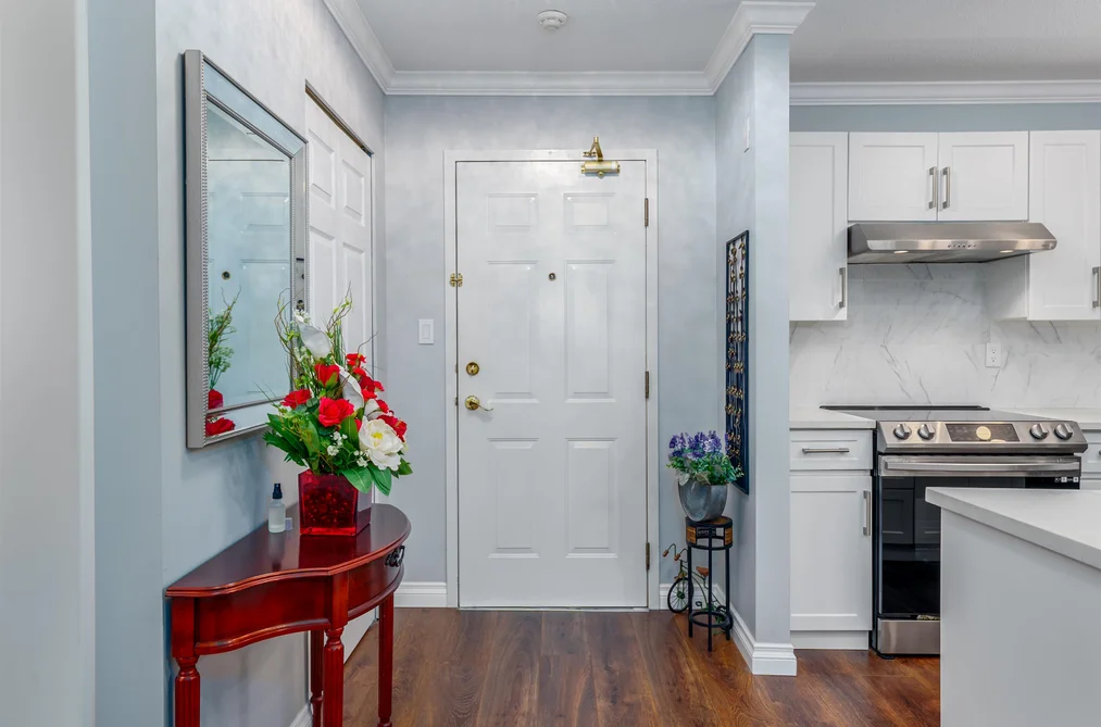 301 2410 EMERSON STREET, Abbotsford BC V2T 3J3, Abbotsford BC — Residential for Sale - Photo 2