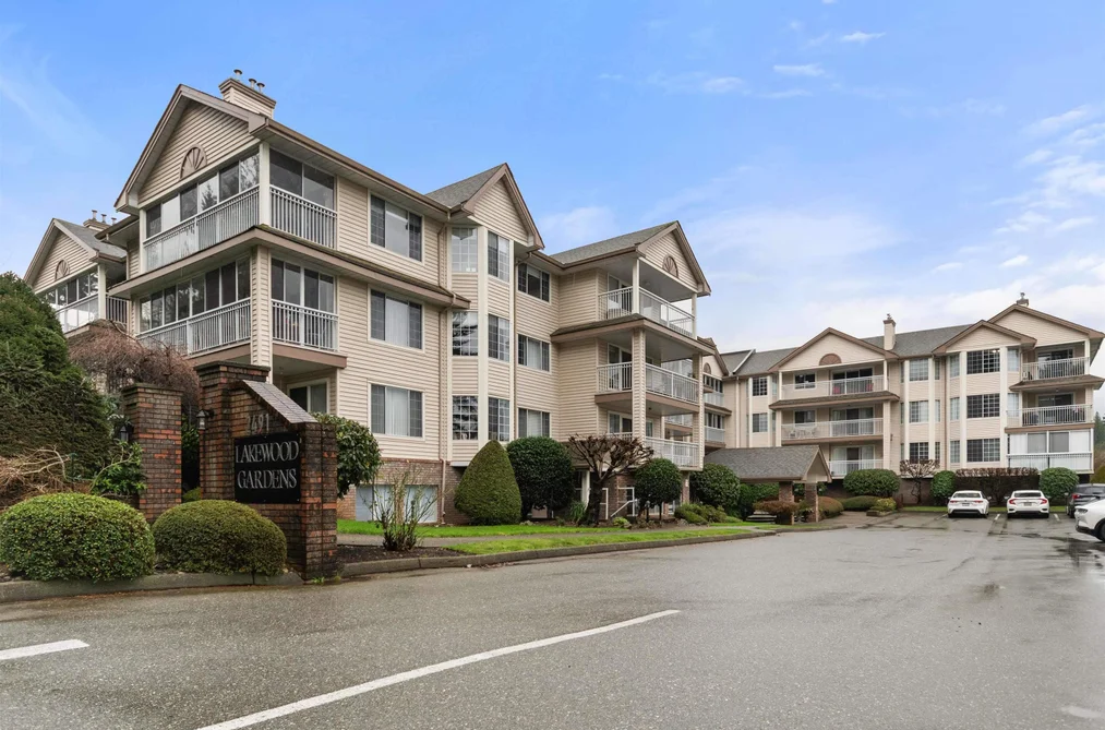 Condo for sale at 301 2491 Gladwin Road Abbotsford British Columbia - MLS: R3161958