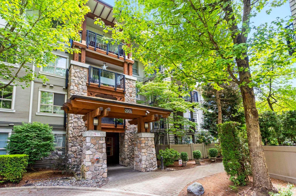 Condo for sale at 301 2966 Silver Springs Boulevard Coquitlam British Columbia - MLS: R3130877