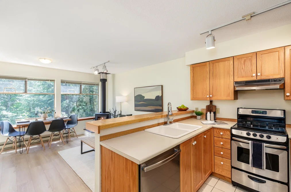 301 3050 HILLCREST DRIVE, Whistler BC V8E 0T8, Whistler BC — Residential for Sale - Photo 5