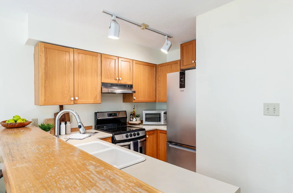 301 3050 HILLCREST DRIVE, Whistler BC V8E 0T8, Whistler BC — Residential for Sale - Photo 6