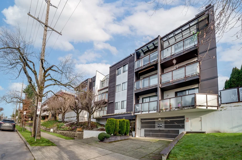Condo for sale at 301 315 Tenth Street New Westminster British Columbia - MLS: R3125389