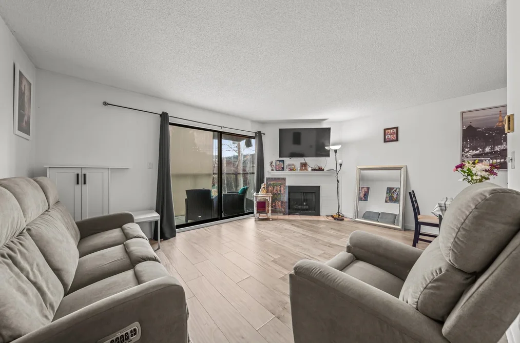 301 315 TENTH STREET, New Westminster BC V3M 3Y2, New Westminster BC — Residential for Sale - Photo 3