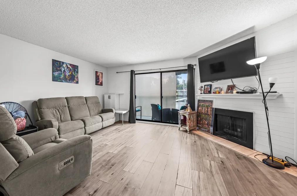 301 315 TENTH STREET, New Westminster BC V3M 3Y2, New Westminster BC — Residential for Sale - Photo 4