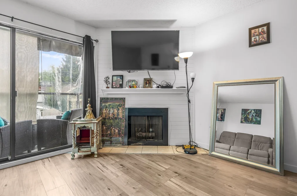 301 315 TENTH STREET, New Westminster BC V3M 3Y2, New Westminster BC — Residential for Sale - Photo 5
