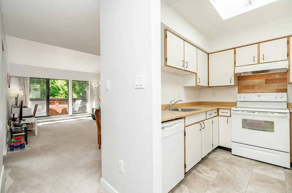 301 3420 BELL AVENUE, Burnaby BC V3J 1M7, Burnaby BC — Residential for Sale — Photo 7 of 34