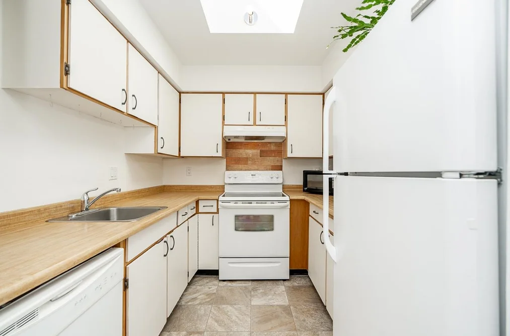301 3420 BELL AVENUE, Burnaby BC V3J 1M7, Burnaby BC — Residential for Sale — Photo 8 of 34
