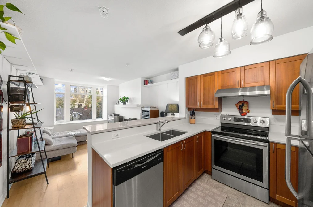Townhouse for sale at 301 3727 W 10 Avenue Vancouver British Columbia - MLS: R3093650