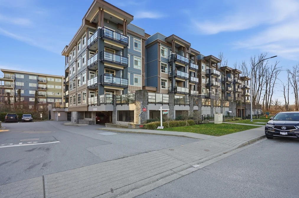 Condo for sale at 301 45562 Airport Road Chilliwack British Columbia - MLS: R3099694