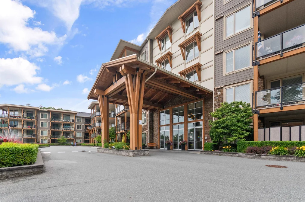 Condo for sale at 301 45750 Keith Wilson Road Chilliwack British Columbia - MLS: R3094046