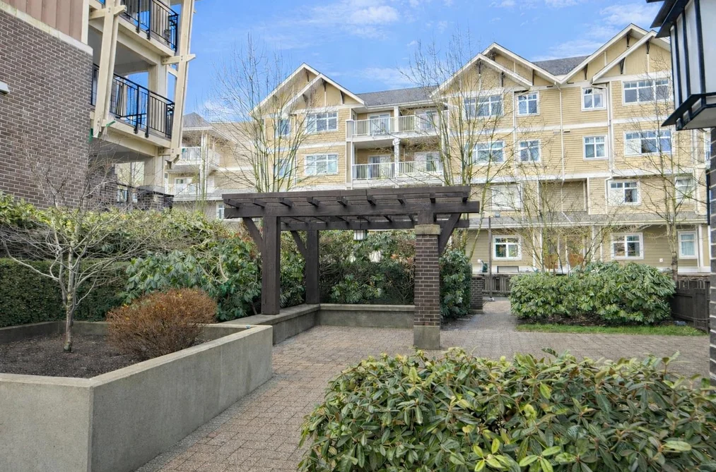 301 5775 IRMIN STREET, Burnaby BC V5J 0C3, Burnaby BC — Residential for Sale - Photo 4