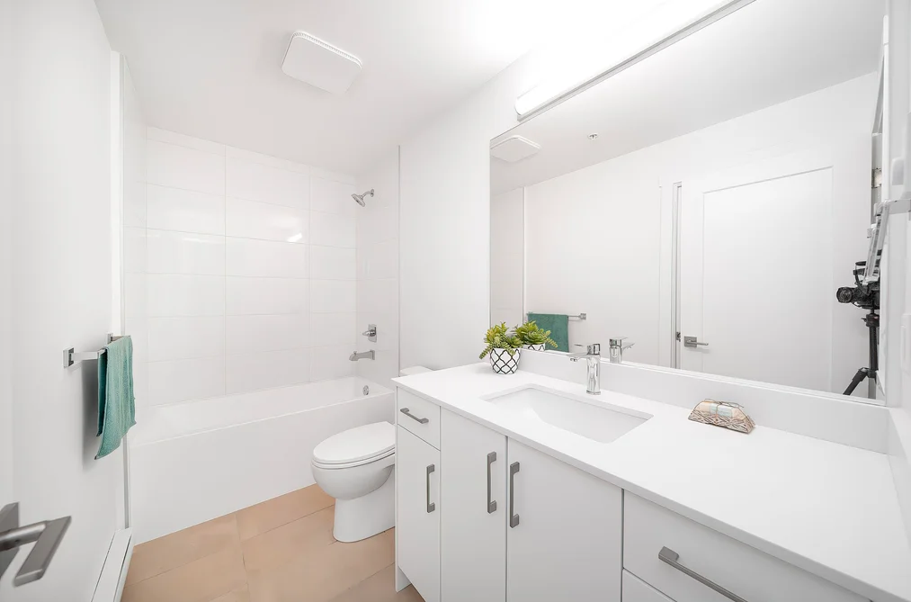 301 6338 KING GEORGE BOULEVARD, Surrey BC V3X 1E9, Surrey BC — Residential for Sale - Photo 3
